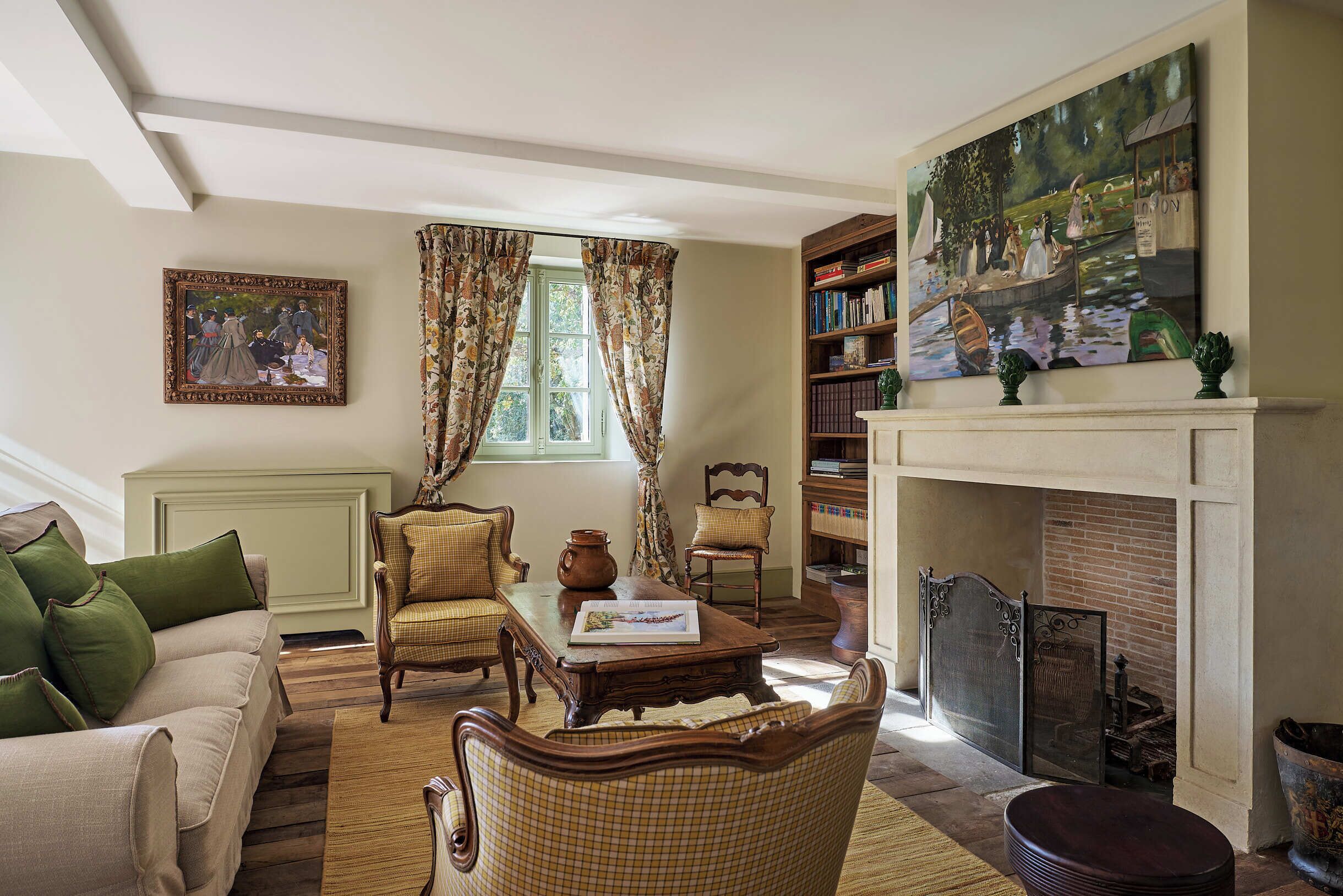 villa des gomberts | frette italian sheets, premium bedding, select comfort beds, minibar