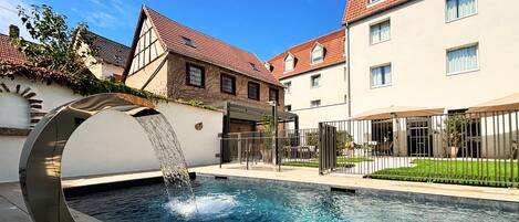 Piscine extérieure (ouverte en saison)