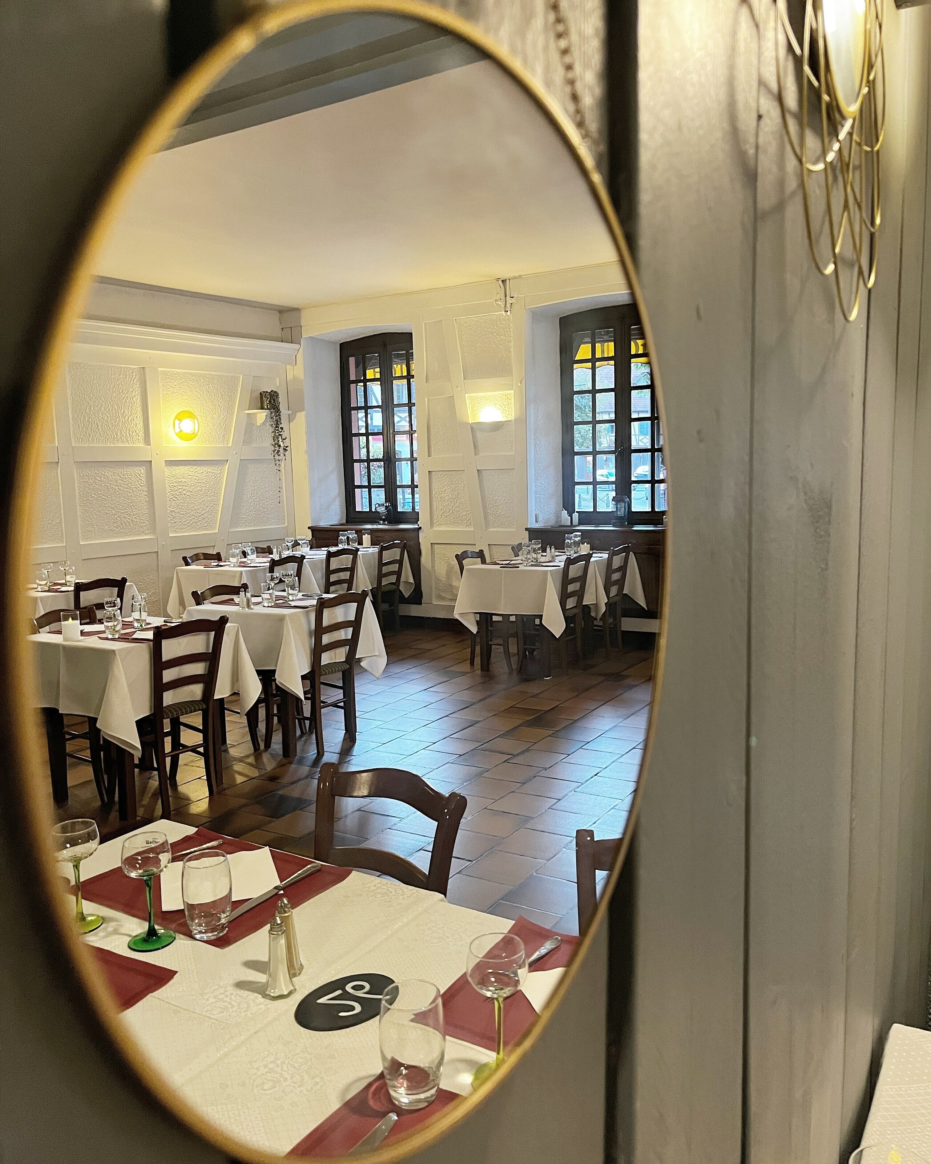 breakfast, lunch, dinner served; french cuisine