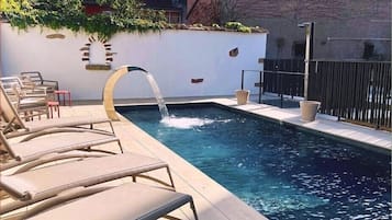 Piscine extérieure (ouverte en saison)