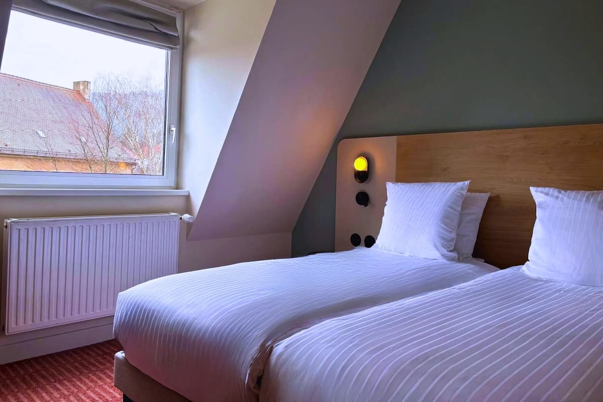 Standaard Twin kamer | Luxe beddengoed, een bureau, een laptopwerkplek, geluiddichte muren