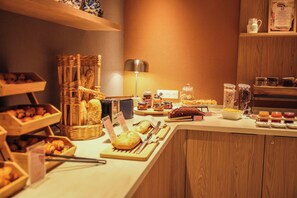 Desayuno buffet (EUR 13 por persona)