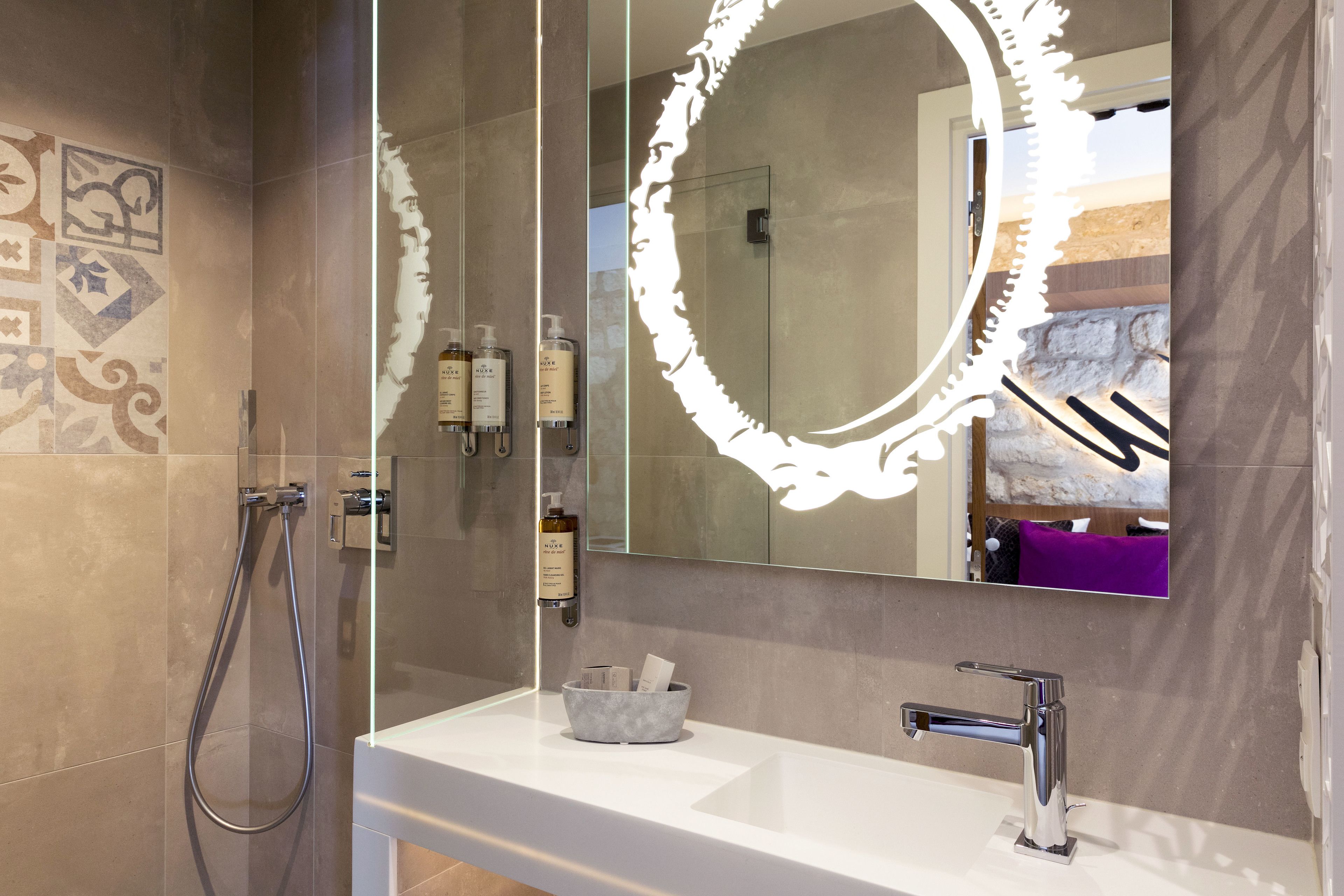 standard double room | bathroom | hair dryer, bathrobes, slippers, towels