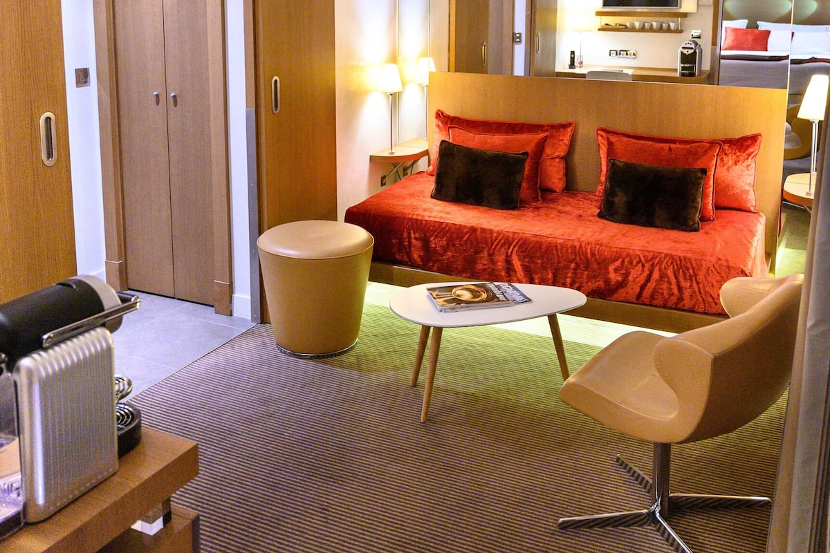 Süit | Minibar, odada kasa, ses yalıtımı, ütü/ütü masası