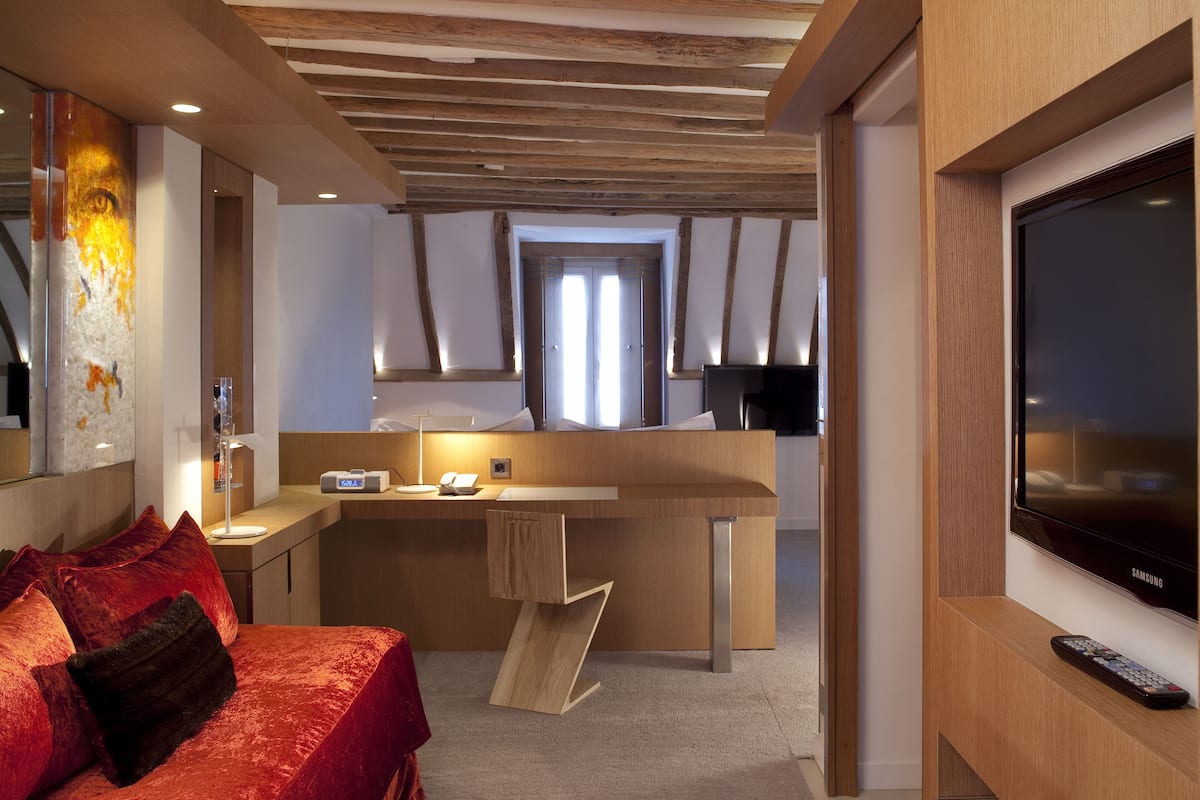 Junior Süit, 1 Yatak Odası, Şehir Manzaralı | Minibar, odada kasa, ses yalıtımı, ütü/ütü masası