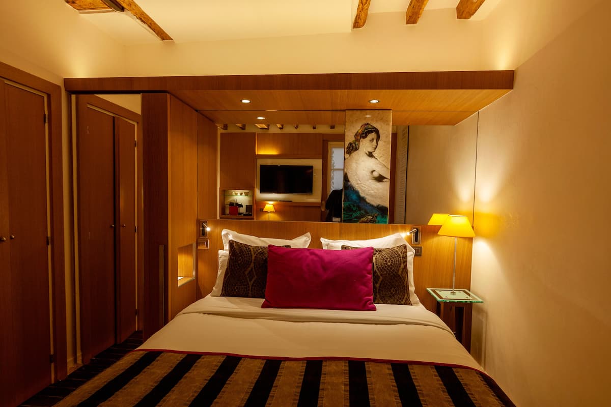 Tek Büyük veya İki Ayrı Yataklı Oda | Minibar, odada kasa, ses yalıtımı, ütü/ütü masası