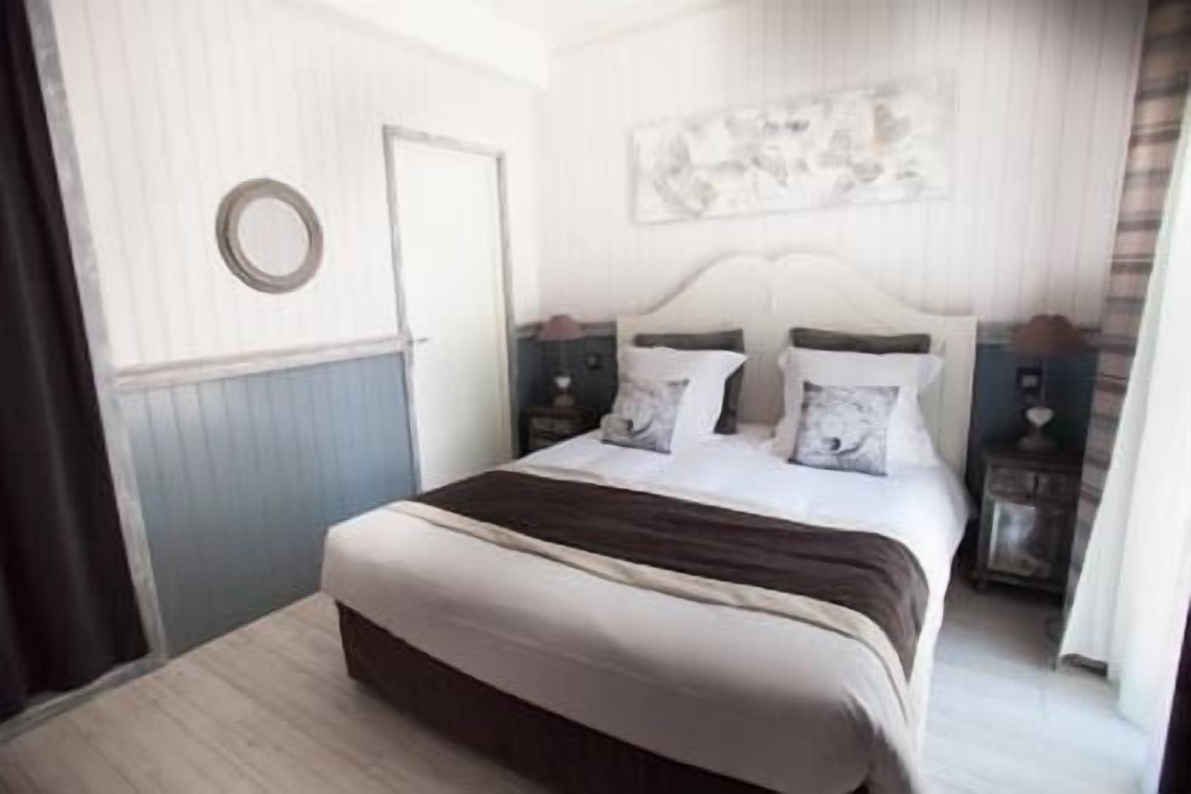 xxx | premium bedding, minibar, in-room safe, desk