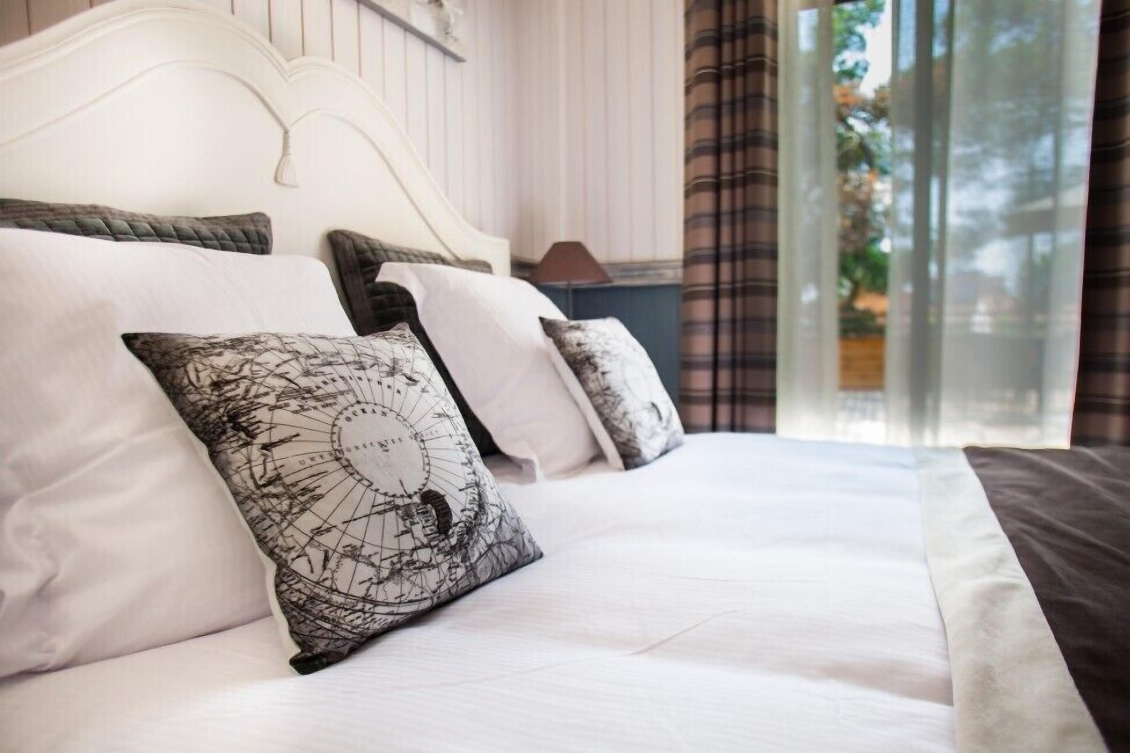 xxx | premium bedding, minibar, in-room safe, desk