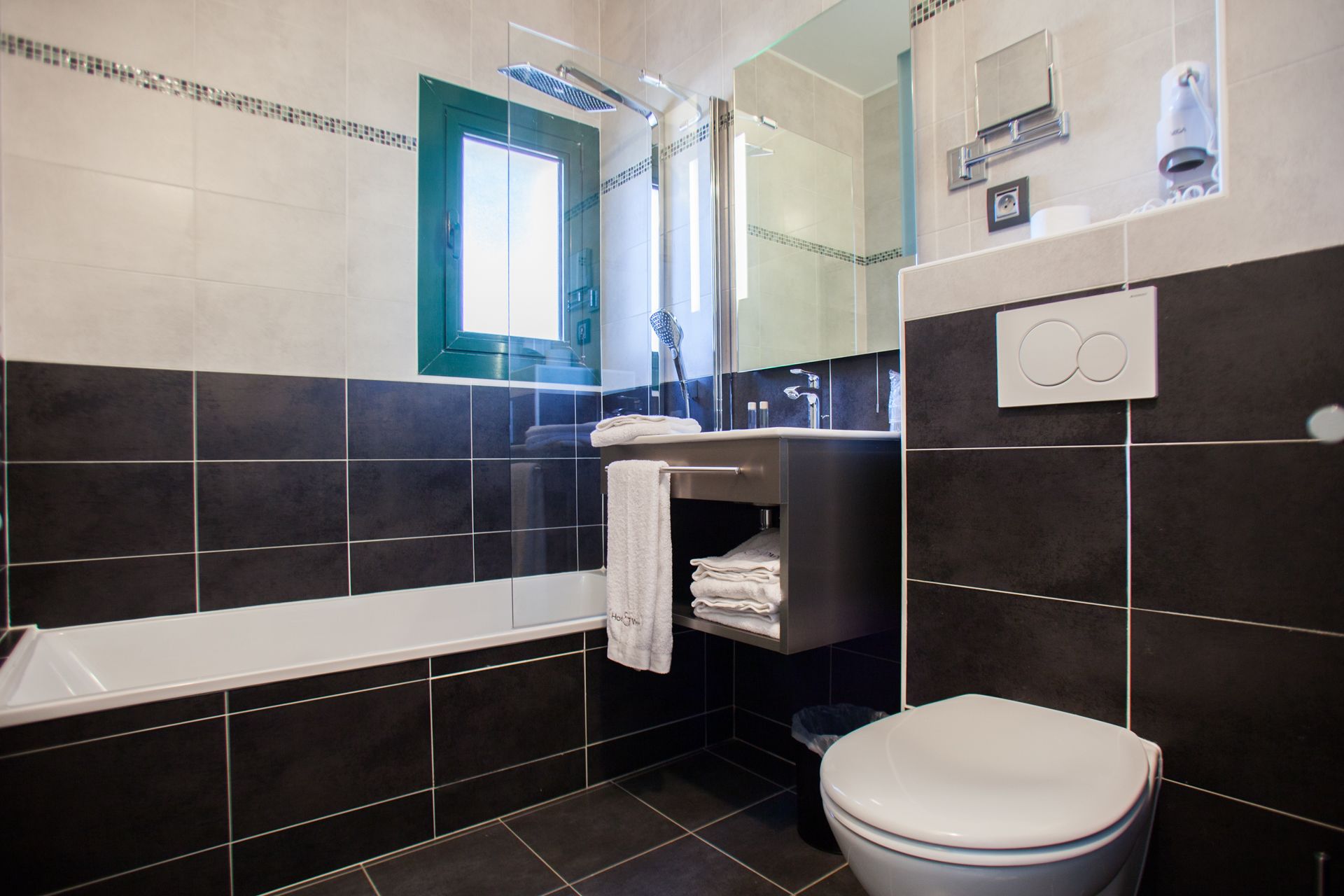 twin room | premium bedding, minibar, in-room safe, desk