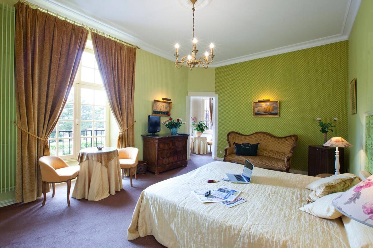 1 bedroom, in-room safe, desk, iron/ironing board