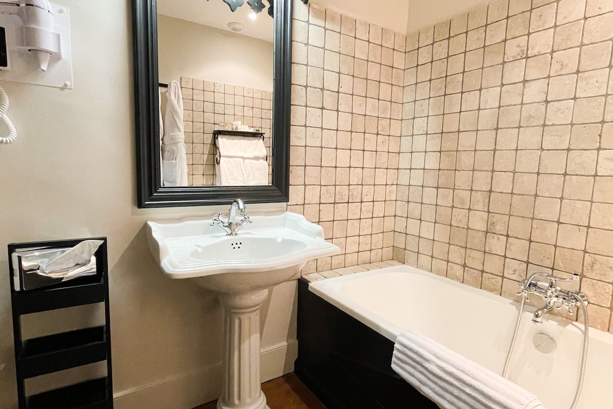 double room (charme) | bathroom | shower, hair dryer, bathrobes, slippers