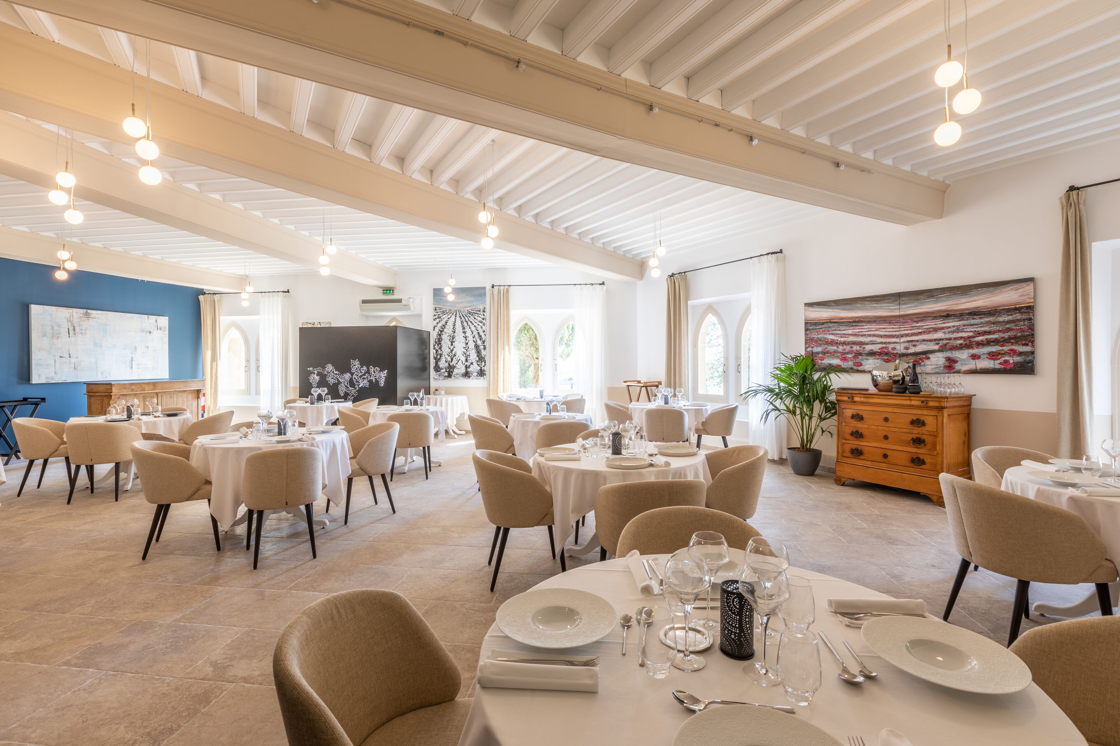 Lunch and dinner served, French cuisine