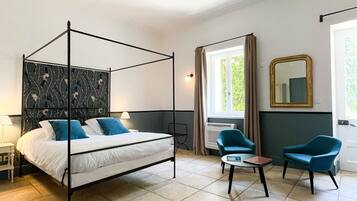 Lyxigt dubbelrum | Minibar, värdeförvaringsskåp på rummet och individuell inredning