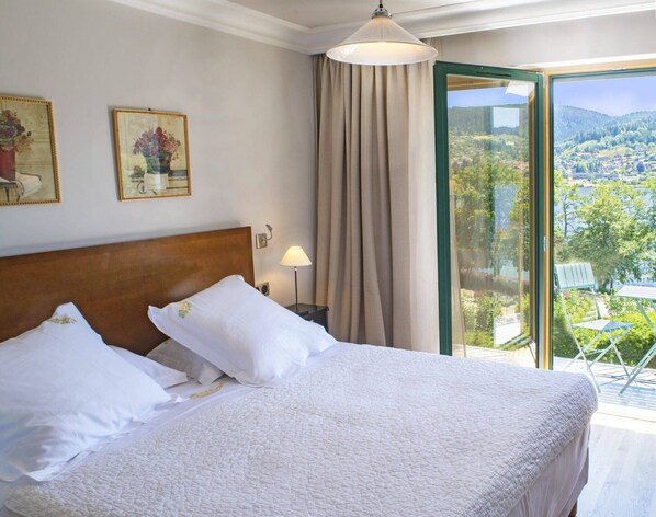 Standard Room, Lake View | Pillowtop beds, minibar, in-room safe, individually decorated