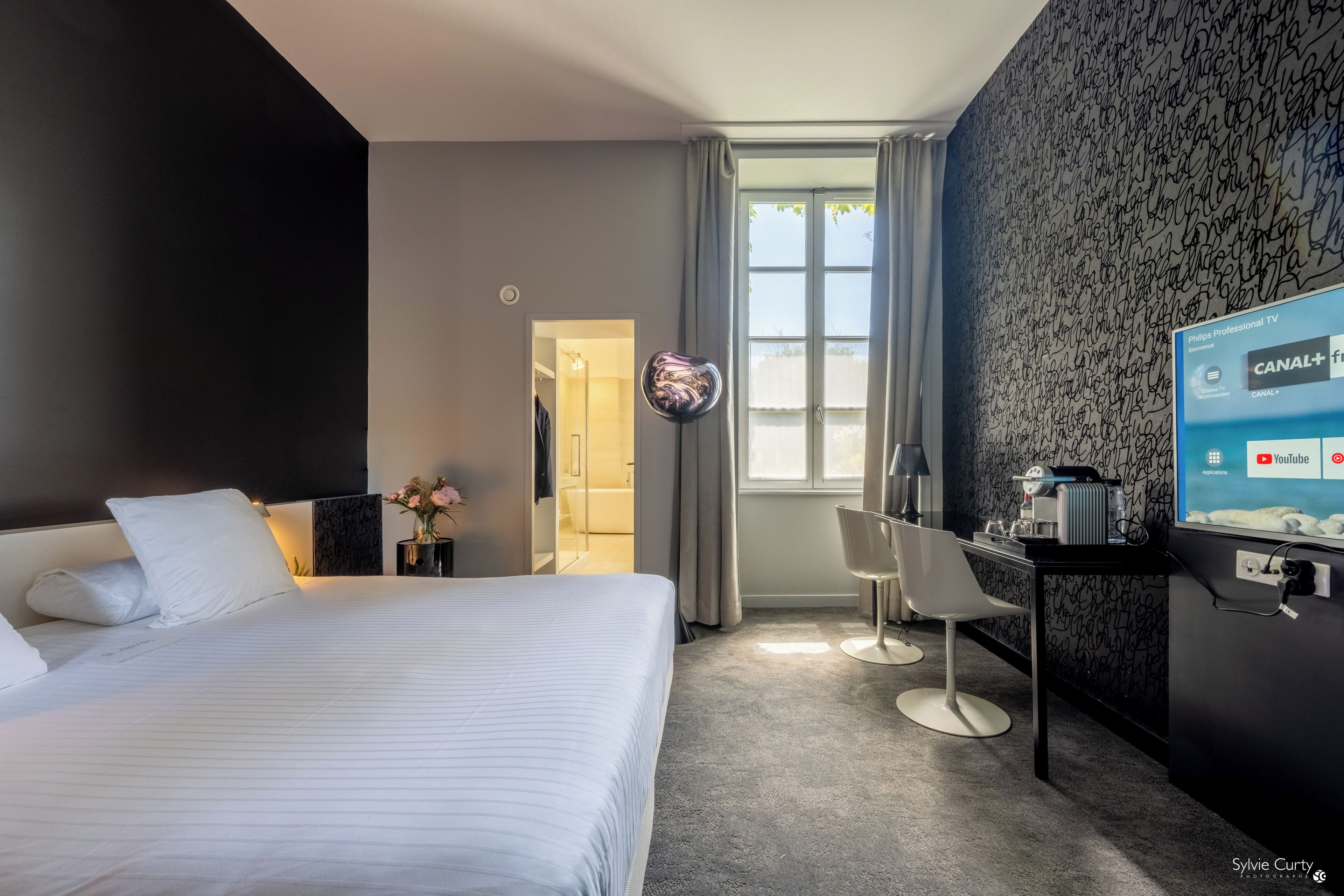 suite des orfèvres | premium bedding, pillow-top beds, minibar, in-room safe
