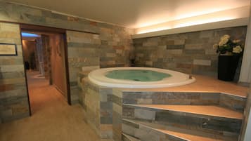 Indoor spa tub
