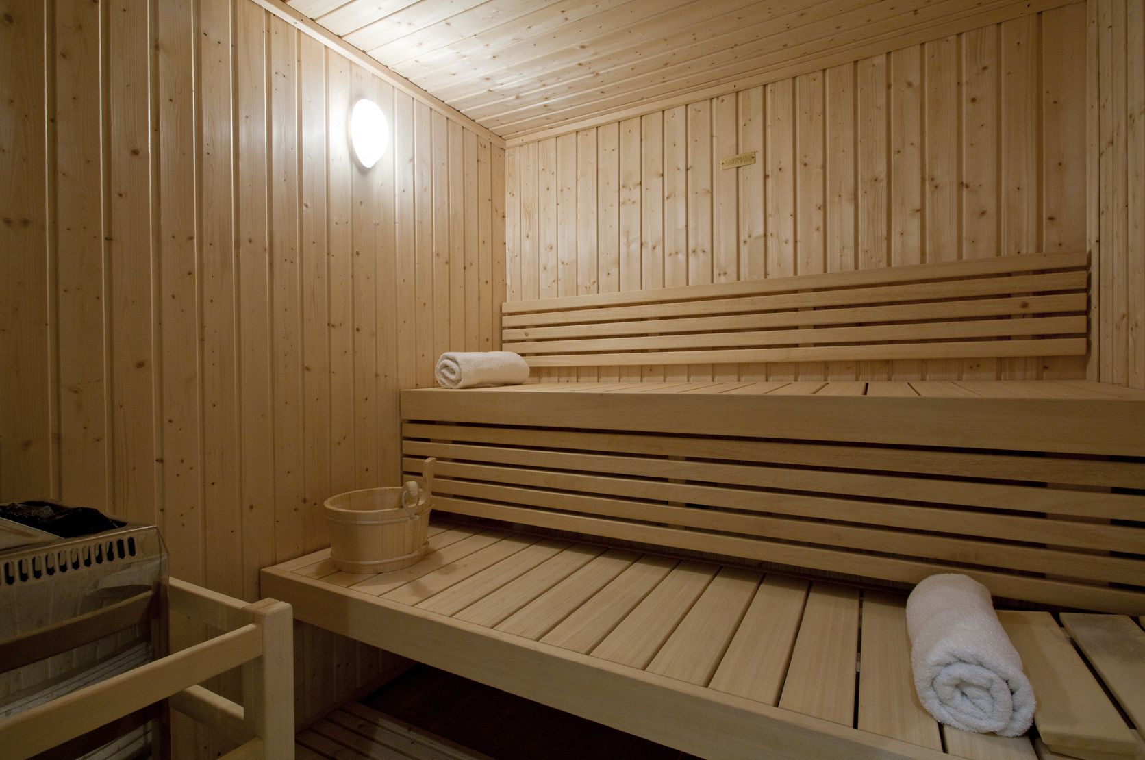 sauna, hot tub, turkish bath/hammam, body treatments, aromatherapy