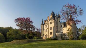 Castle 36 people | Premium bedding, individually decorated, individually furnished, desk