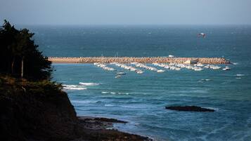 On the beach, white sand, sun-loungers, beach towels