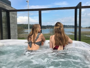 Couples treatment rooms, sauna, hot tub, steam room, body treatments