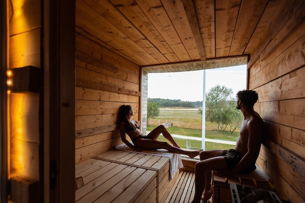 Espace de soins en plein air, sauna, bain à remous, soins corporels