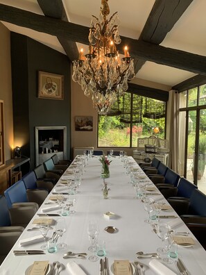 2 restaurants, lunch, dinner, brunch served; Regional cuisine