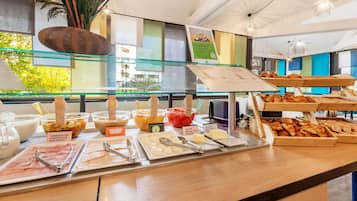 Free daily buffet breakfast