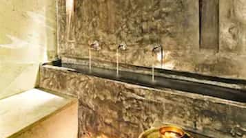Hot tub, steam room, Turkish bath, body treatments, body wraps