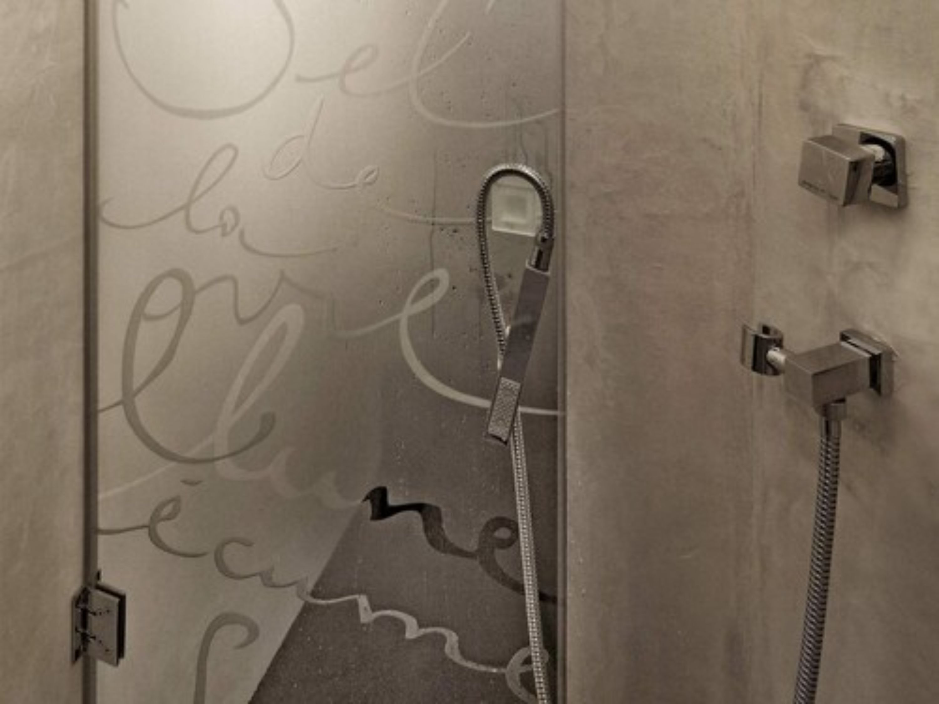 classic double room | bathroom shower