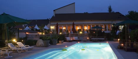 Indoor pool, seasonal outdoor pool, sun loungers