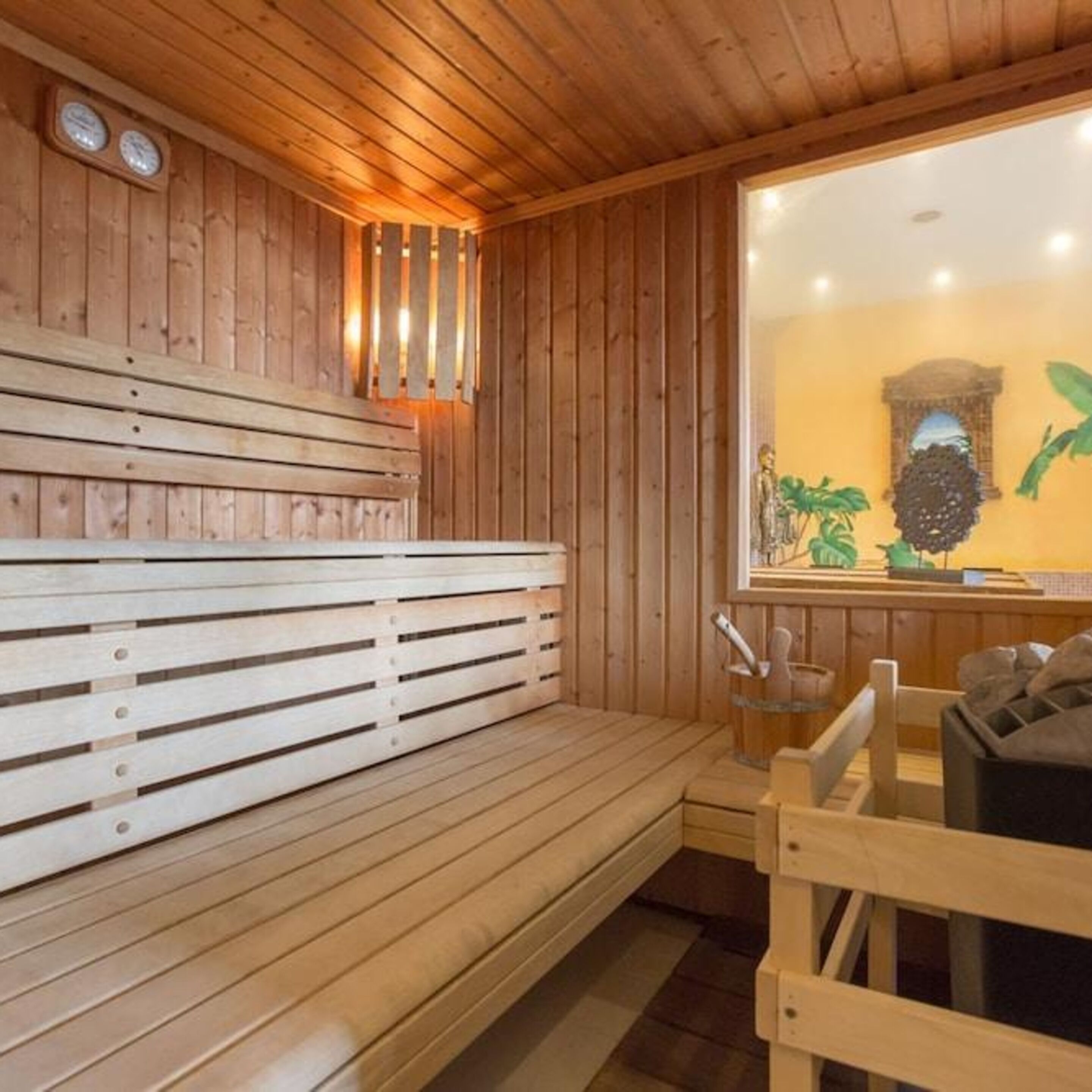 sauna, hot tub, steam room, 1 treatment room, massages
