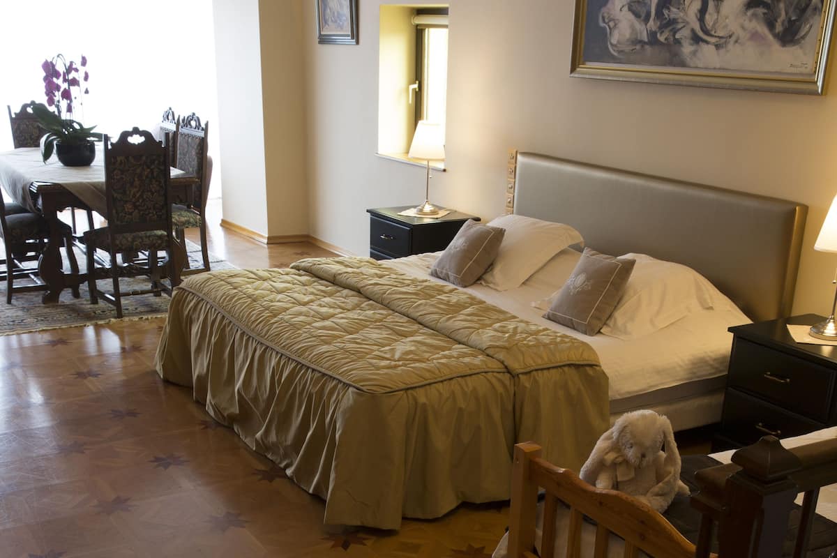 minibar, in-room safe, individually decorated, individually furnished