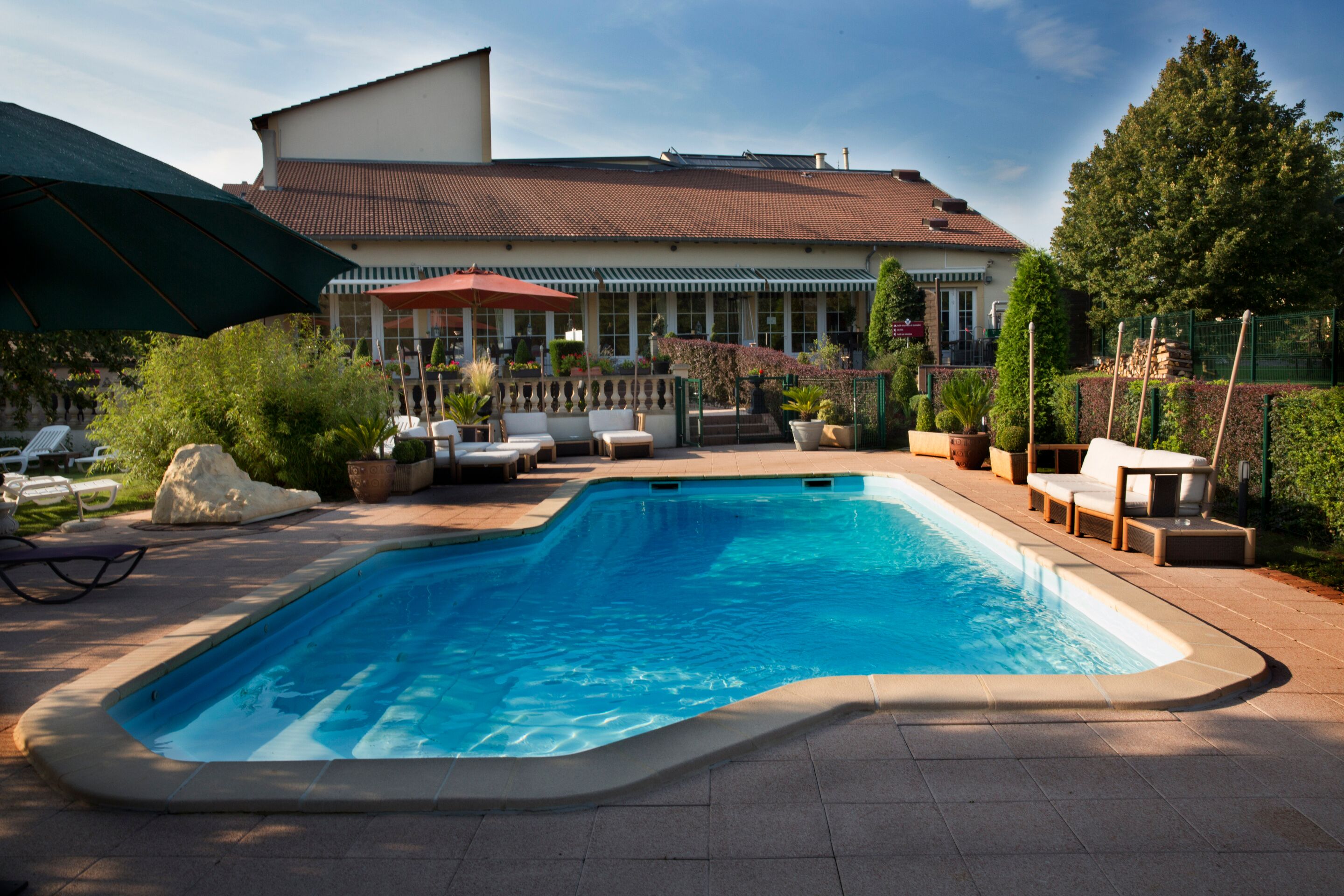 Piscine couverte, piscine extérieure (ouverte en saison)
