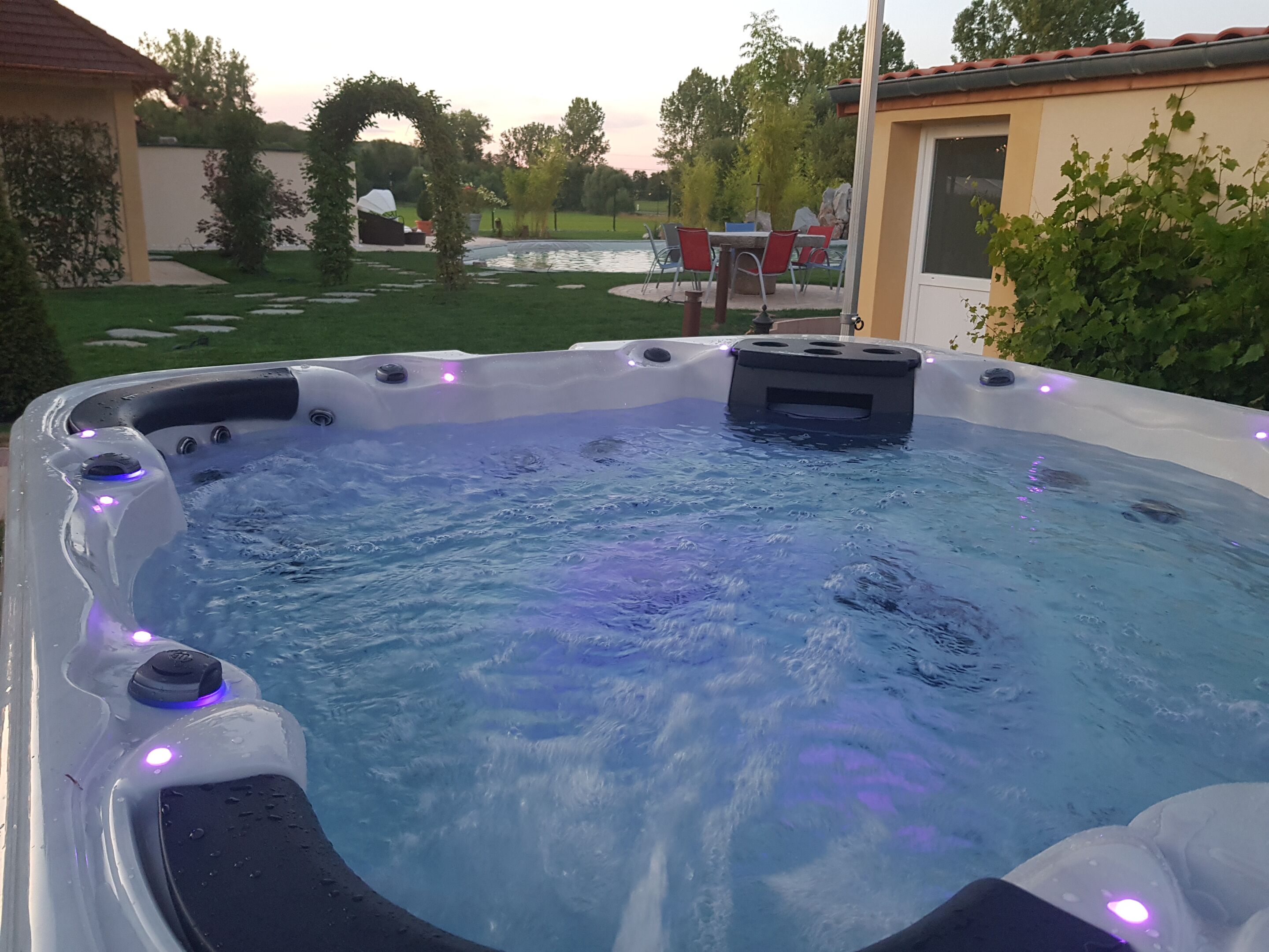 outdoor spa tub