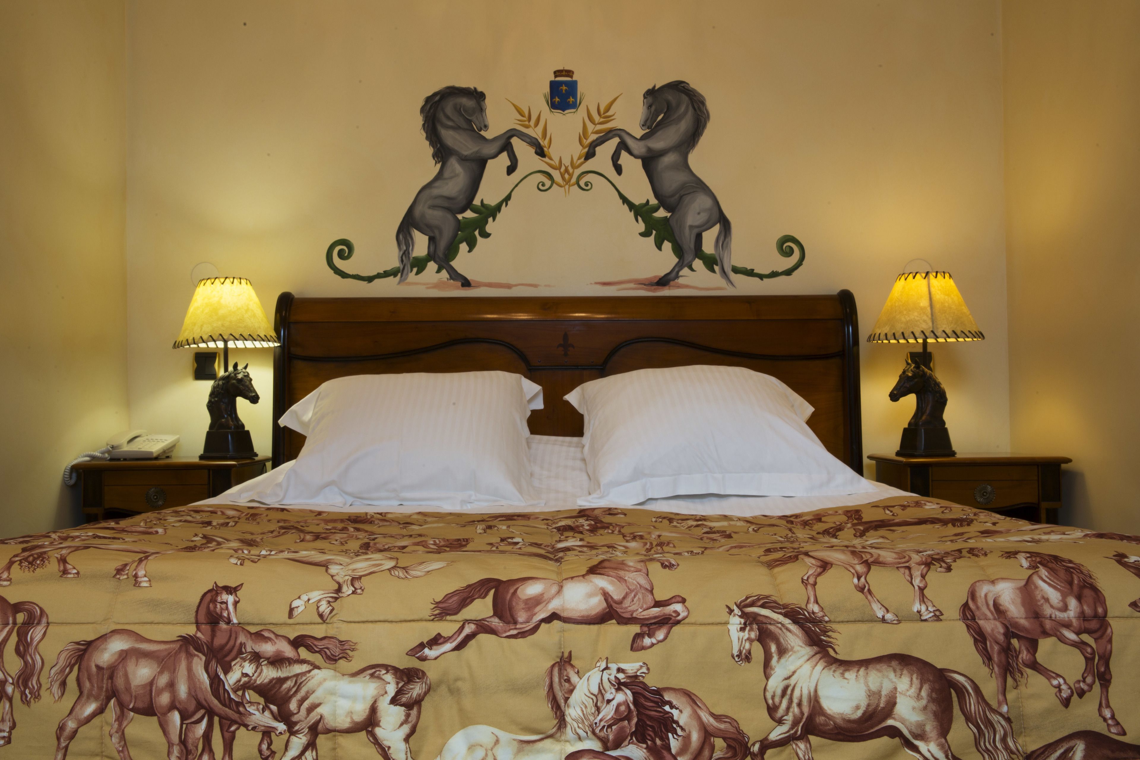 minibar, in-room safe, individually decorated, individually furnished