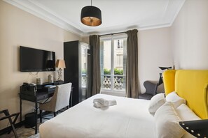 Comfort kamer | Een minibar, een kluis op de kamer, individueel gedecoreerd, een bureau