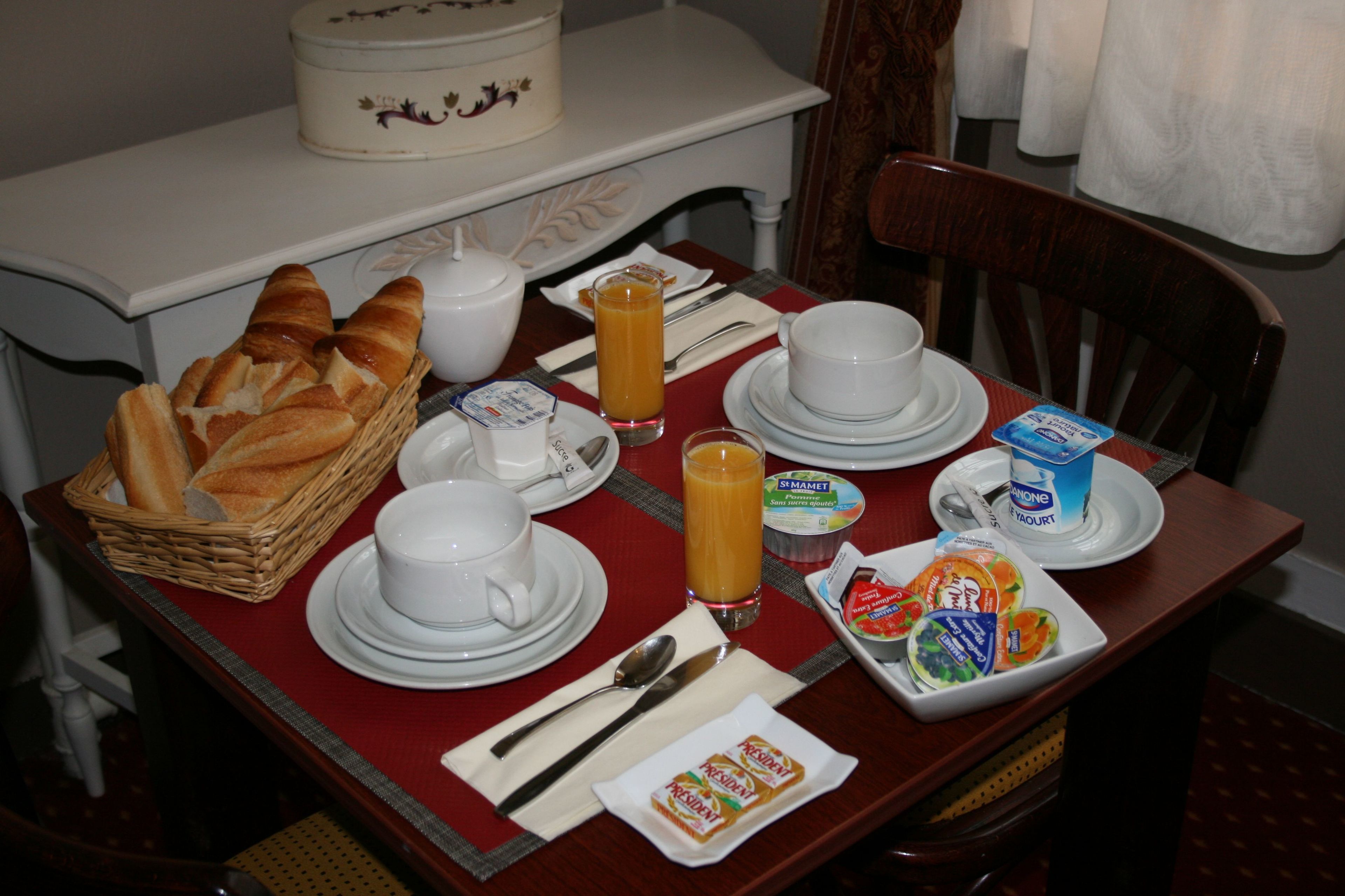 daily continental breakfast (eur 8.00 per person)