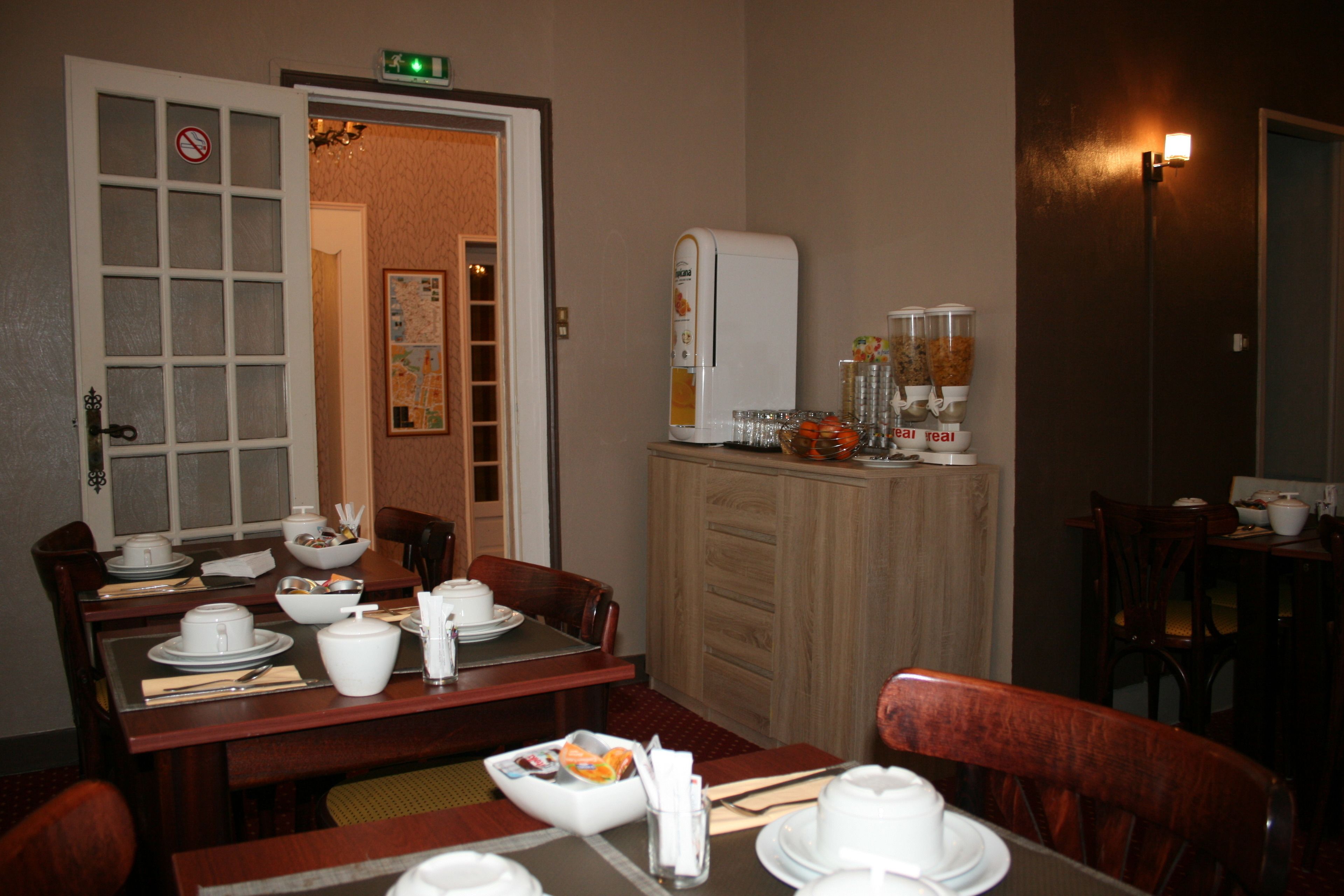 daily continental breakfast (eur 8.00 per person)