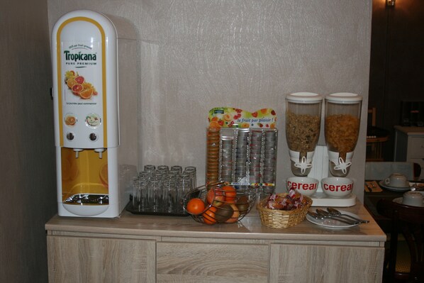 Se ofrece un desayuno continental todos los días (8.00 EUR por persona)