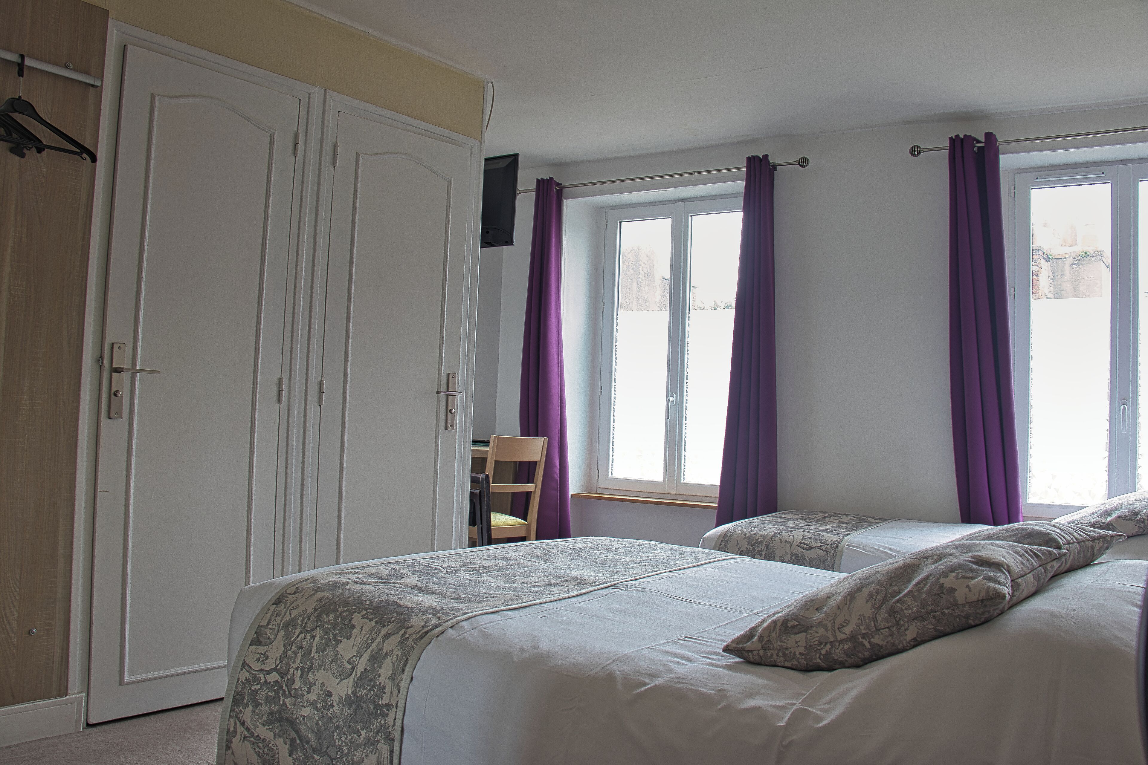 Bureau, fer et planche à repasser, Wi-Fi gratuit