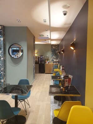 Lobby sitting area - Panam Hotel (Paris)