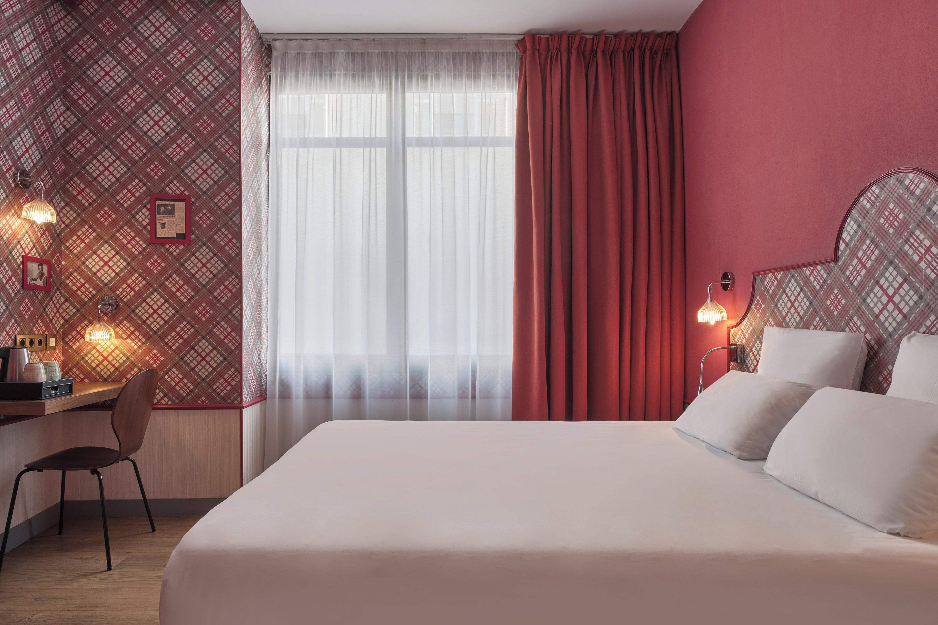 Classic Triple Room | In-room safe, desk, blackout drapes, iron/ironing board