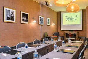 Meeting facility