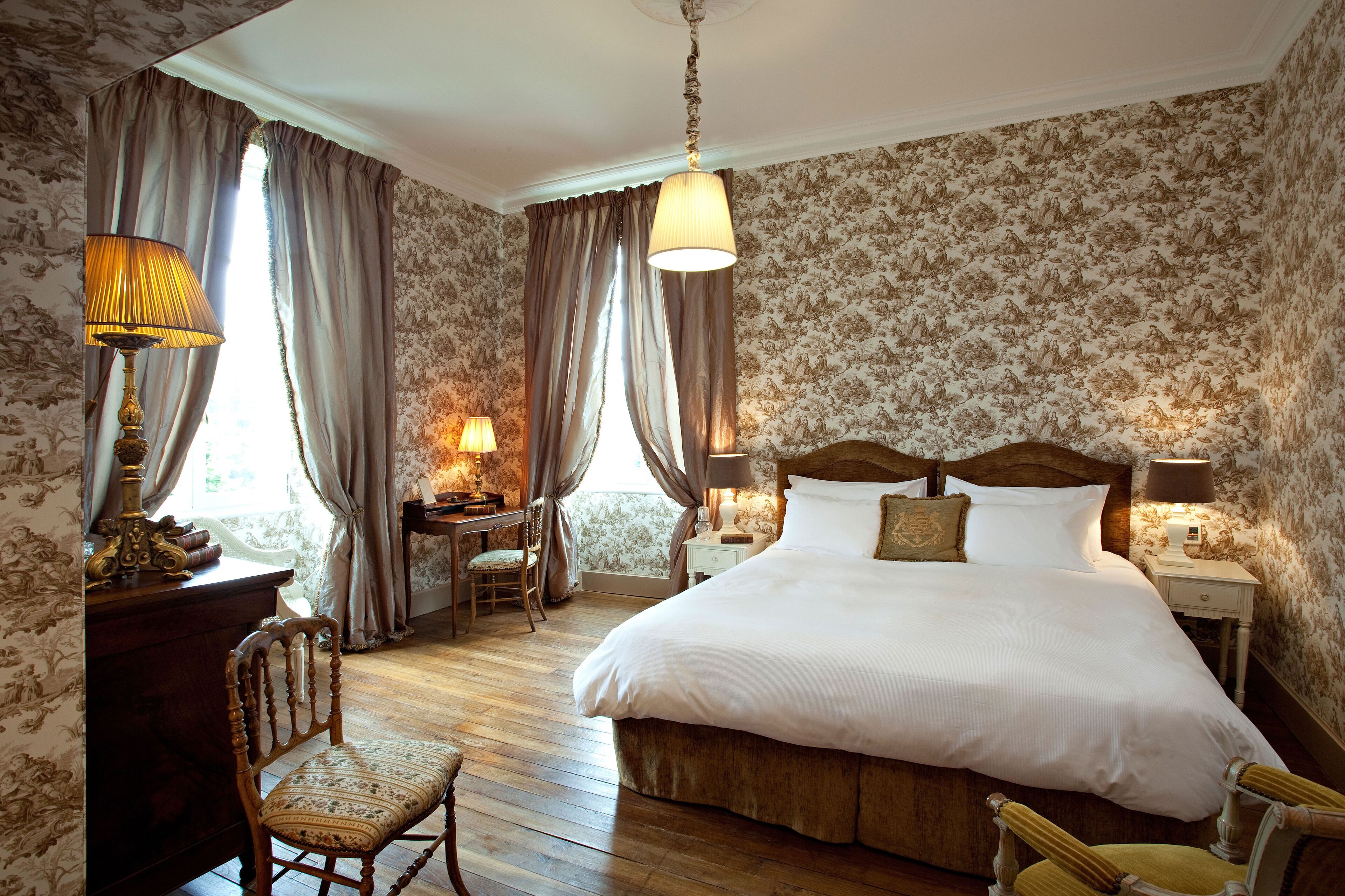 suite | 1 bedroom, egyptian cotton sheets, select comfort beds, in-room safe