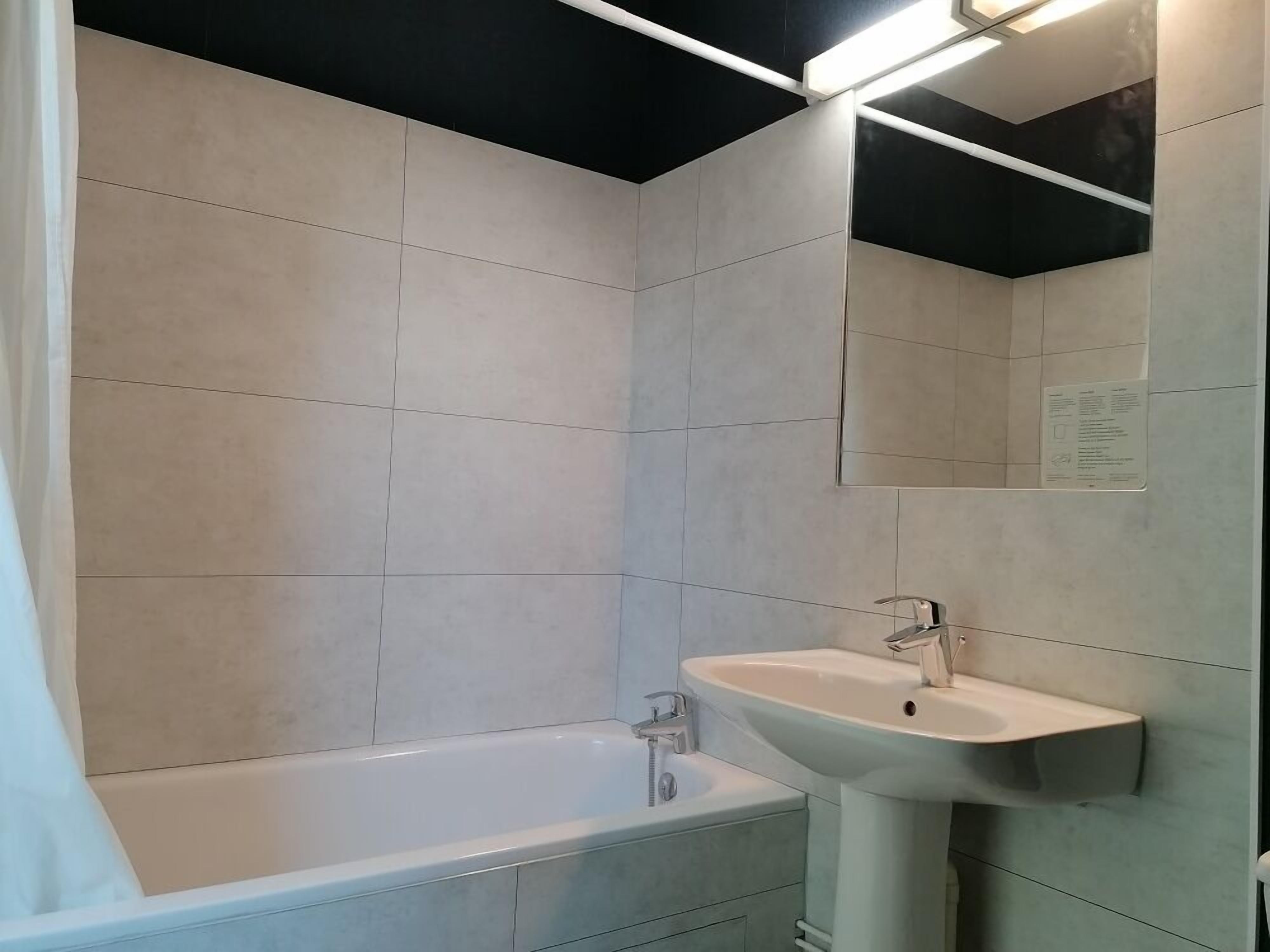 double room | bathroom | free toiletries, hair dryer, towels