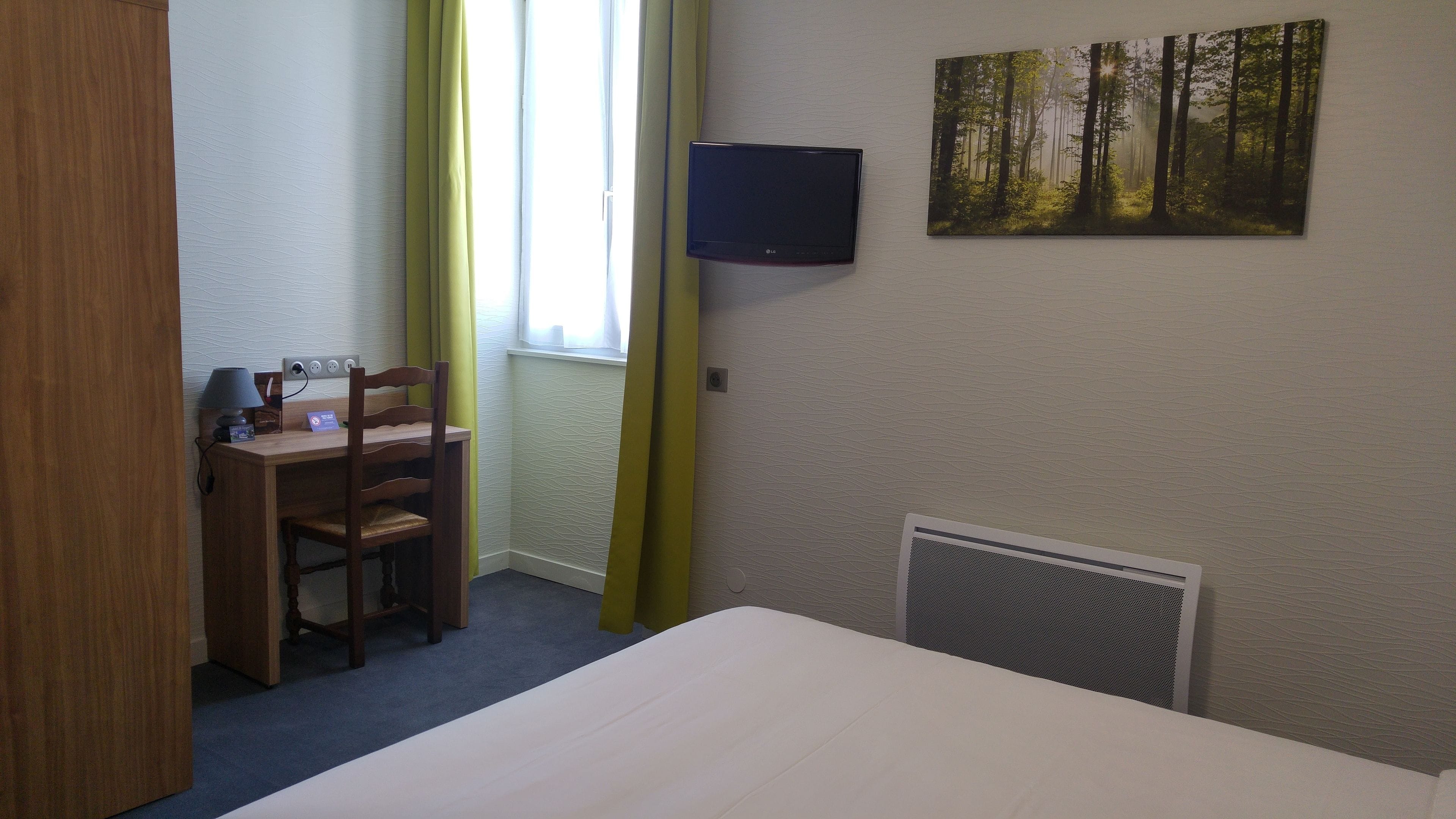 double room | premium bedding, desk, iron/ironing board, cots/infant beds