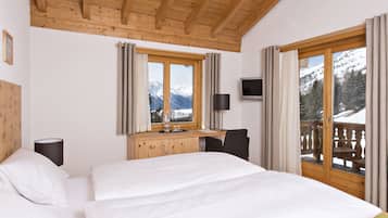 Double Room with Balcony | 1 bedroom, hypo-allergenic bedding, down comforters, in-room safe