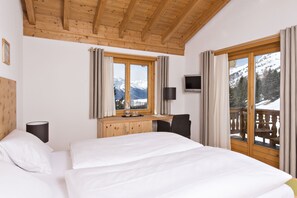 Double Room with Balcony | 1 bedroom, hypo-allergenic bedding, down comforters, in-room safe - Berghotel Randolins (St. Moritz)