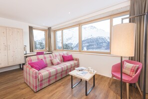 Deluxe Panorama Double Room | 1 bedroom, hypo-allergenic bedding, down comforters, in-room safe - Berghotel Randolins (St. Moritz)