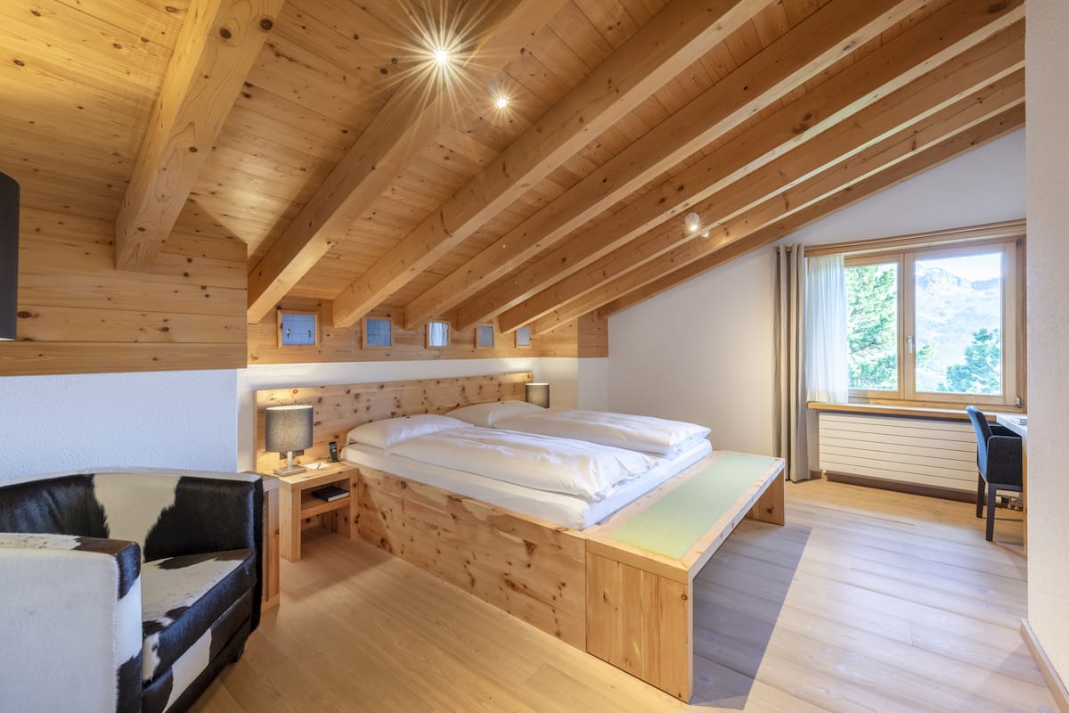 Double Room Swiss Pine | 1 bedroom, hypo-allergenic bedding available, down comforters